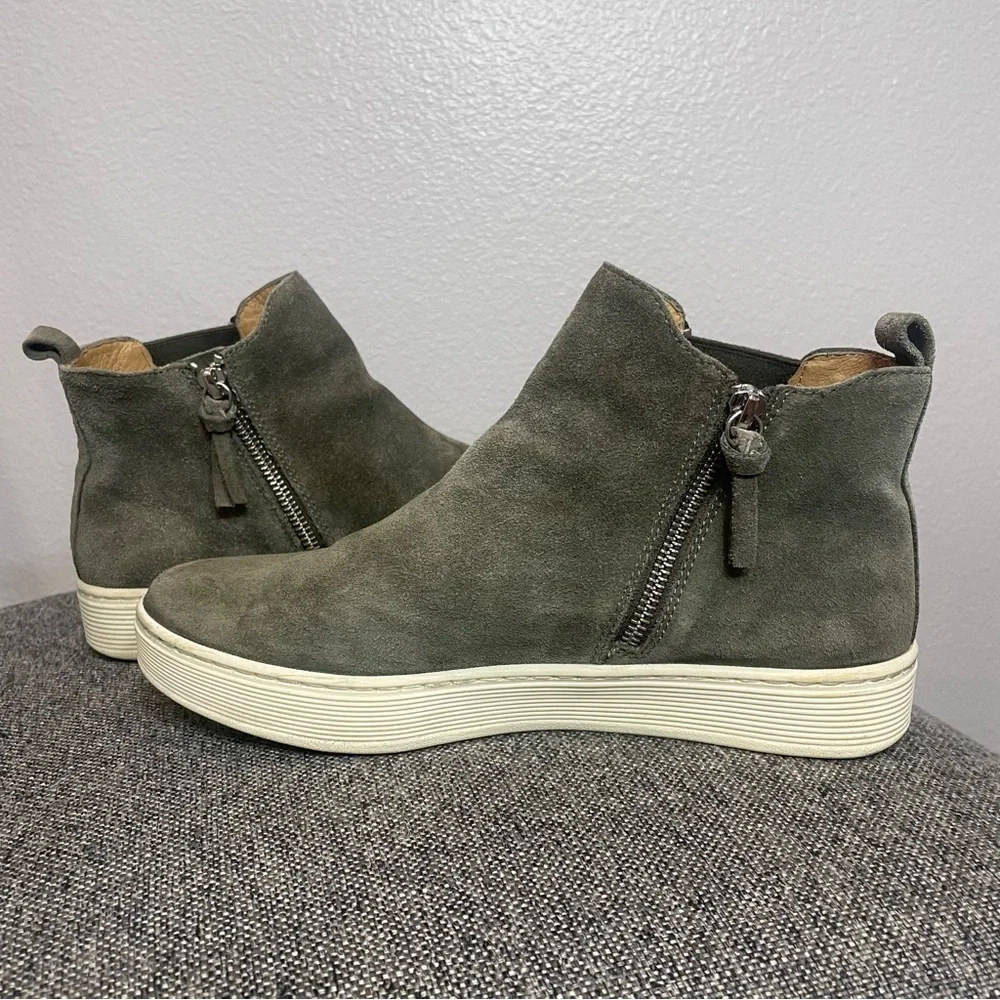 Sofft Britton Leather Olive Suede Zipper Ankle Boots / Shoes. Aqua Sofft